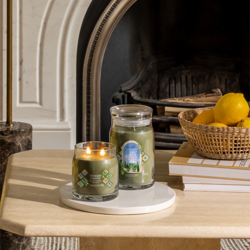 Olive & Cypress - Signature Jar L von Yankee Candle