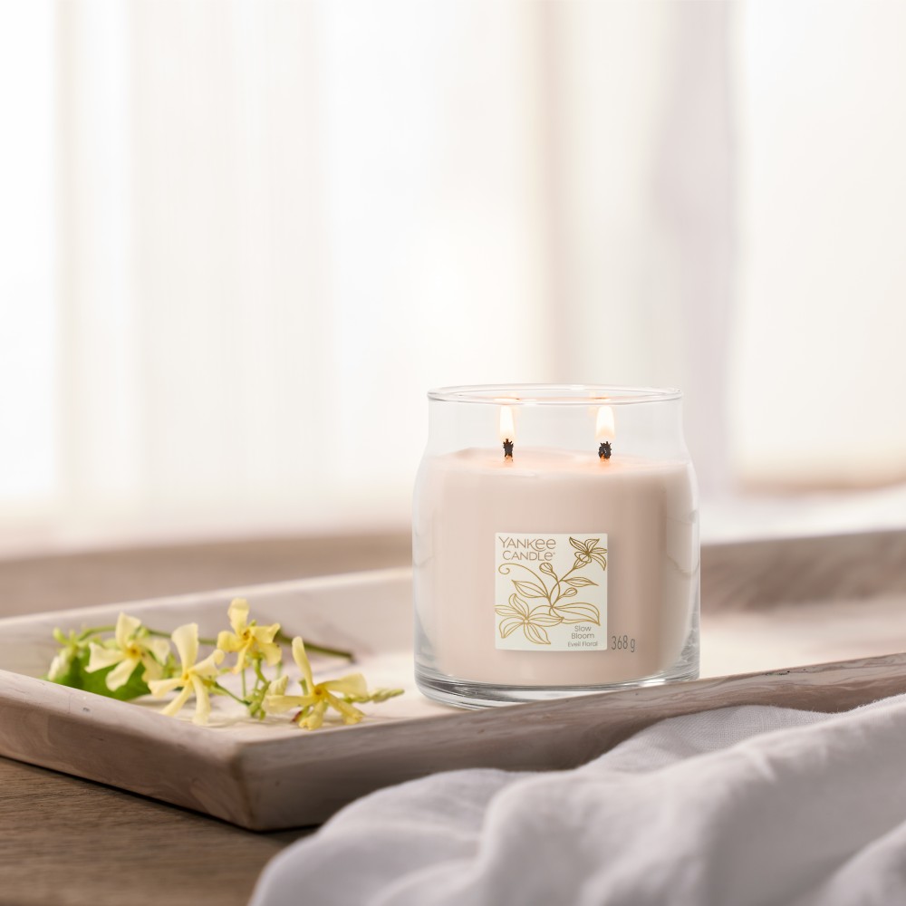 Slow Bloom - Signature Jar M von Yankee Candle