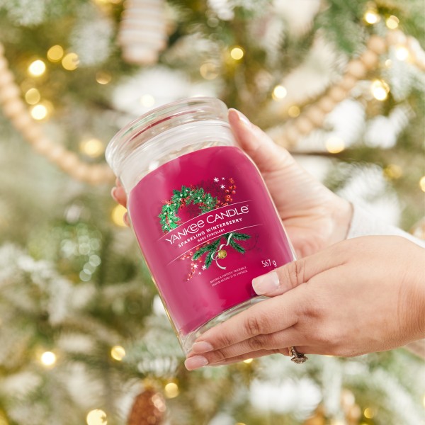 Sparkling Winterberry - Signature Jar L von Yankee Candle