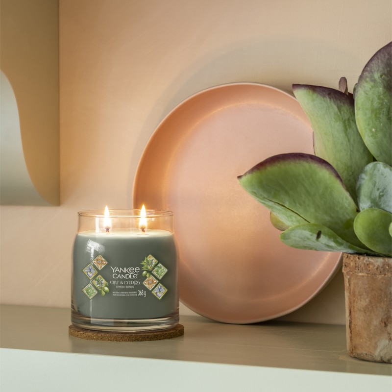 Olive & Cypress - Signature Jar M von Yankee Candle