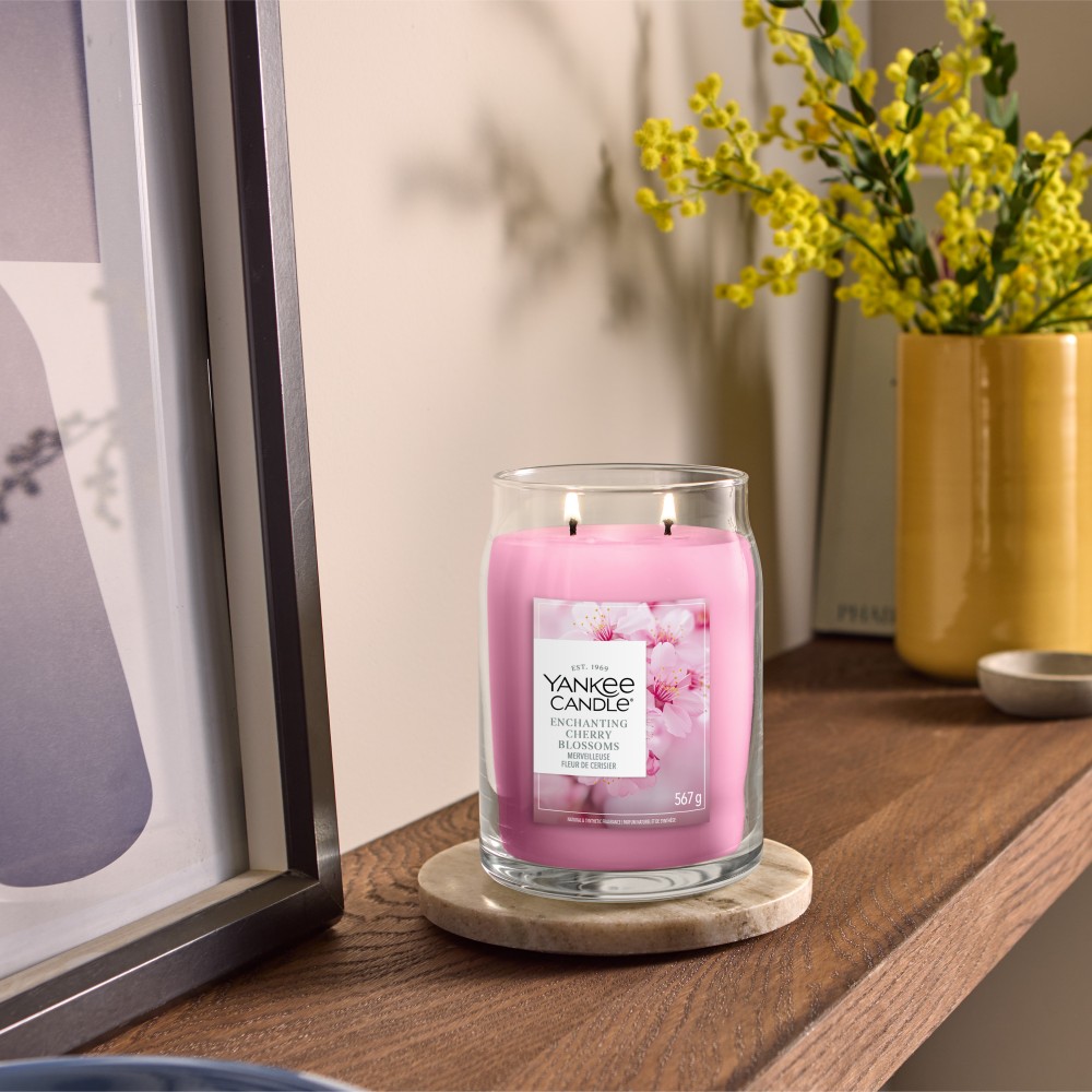 Enchanting Cherry Blossom - Signature Jar L von Yankee Candle