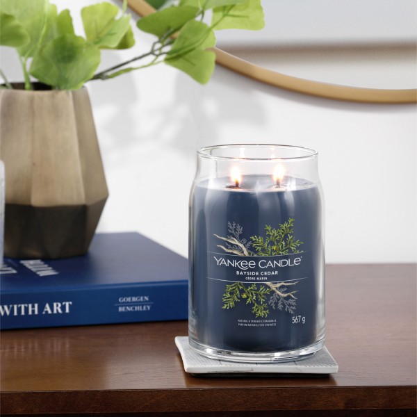 Bayside Cedar - Signature  Jar L von Yankee Candle