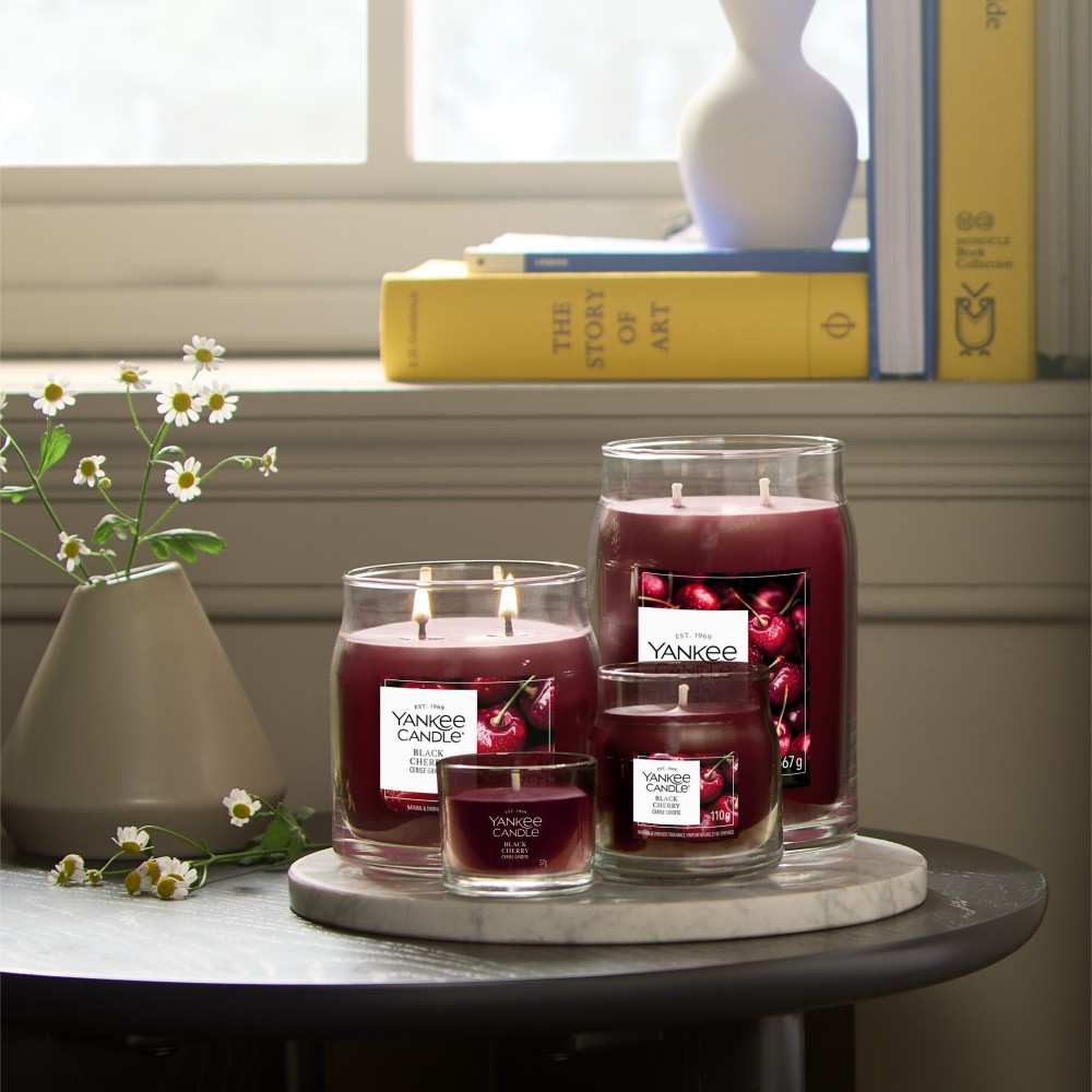 Black Cherry - Signature Jar S von Yankee Candle