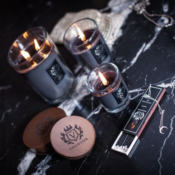 Desired by Night - Large von Vellutier