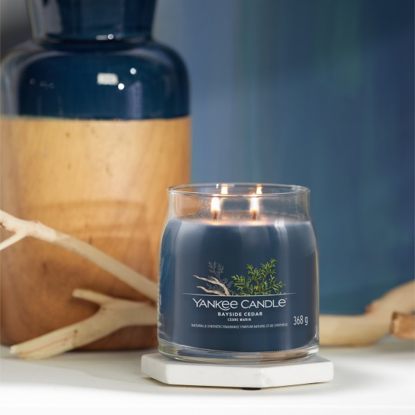 Bayside Cedar - Signature  Jar M von Yankee Candle