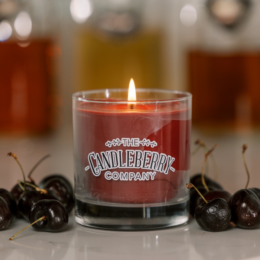 Black Cherry Bourbon - Rocks Glas 213g von Candleberry