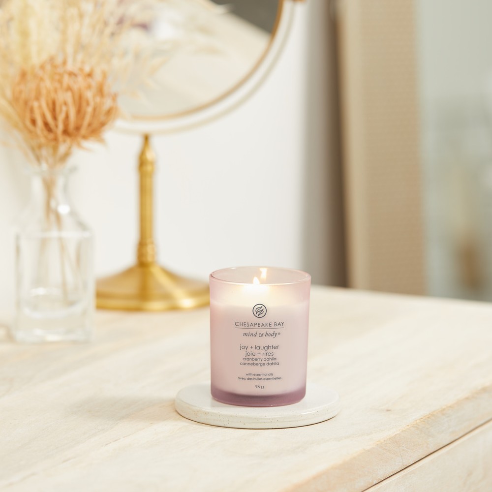 Joy & Laughter (Cranberry Dahlia) - Tumbler Small von Chesapeake Bay