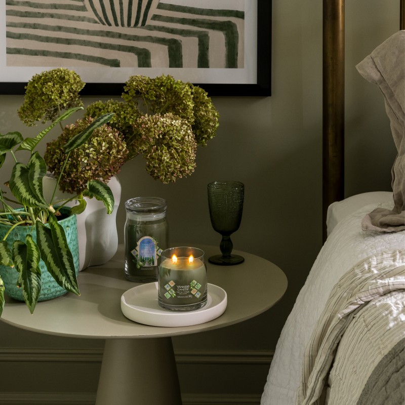 Olive & Cypress - Signature Jar M von Yankee Candle