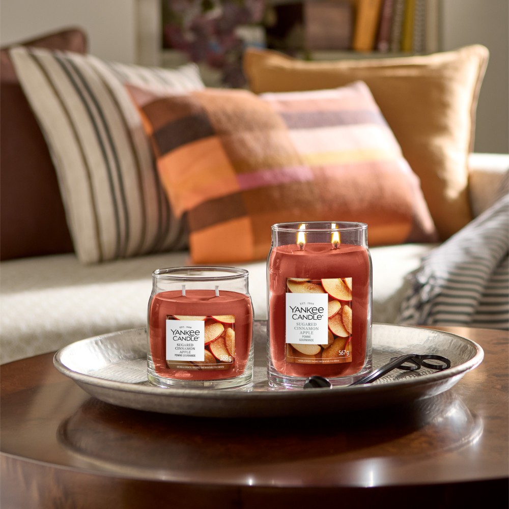 Sugared Cinnamon Apple - Signature Jar M von Yankee Candle