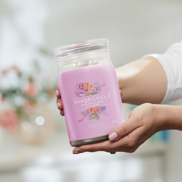 Hand Tied Blooms - Signature  Jar L von Yankee Candle