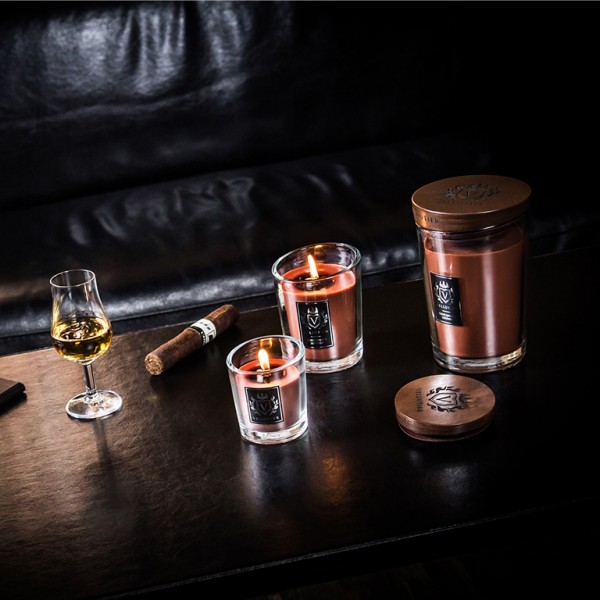 Gentlemen's Lounge - Large von Vellutier