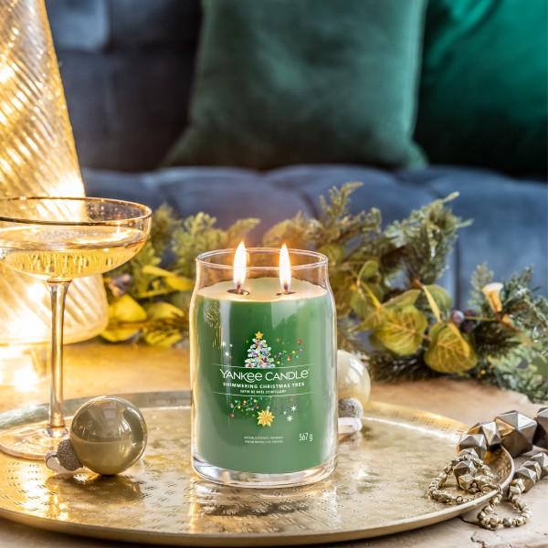 Shimmering Christmas Tree - Signature  Jar L von Yankee Candle