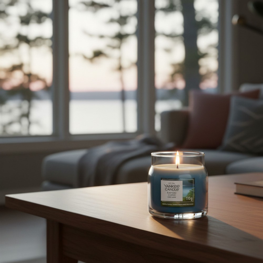 Bayside Cedar - Signature Jar S von Yankee Candle