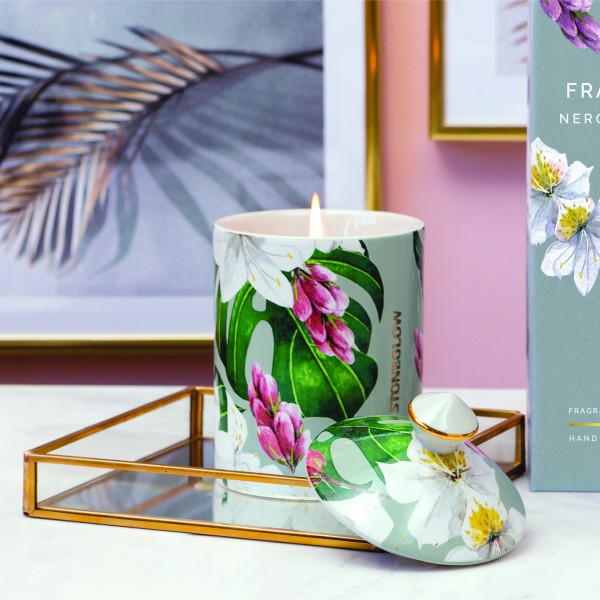 Urban Botanics Duftkerze - Frangipani Neroli Blossom von Stoneglow