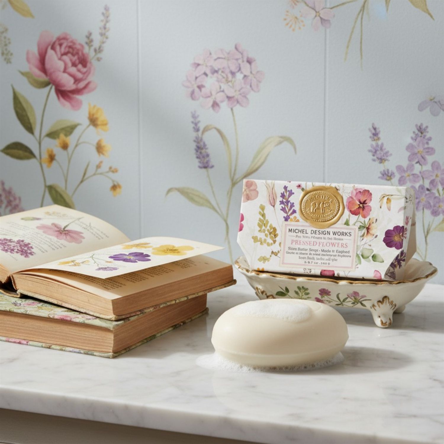 Hand- und Körperseife - Pressed Flowers - 246g von Michel Design Works