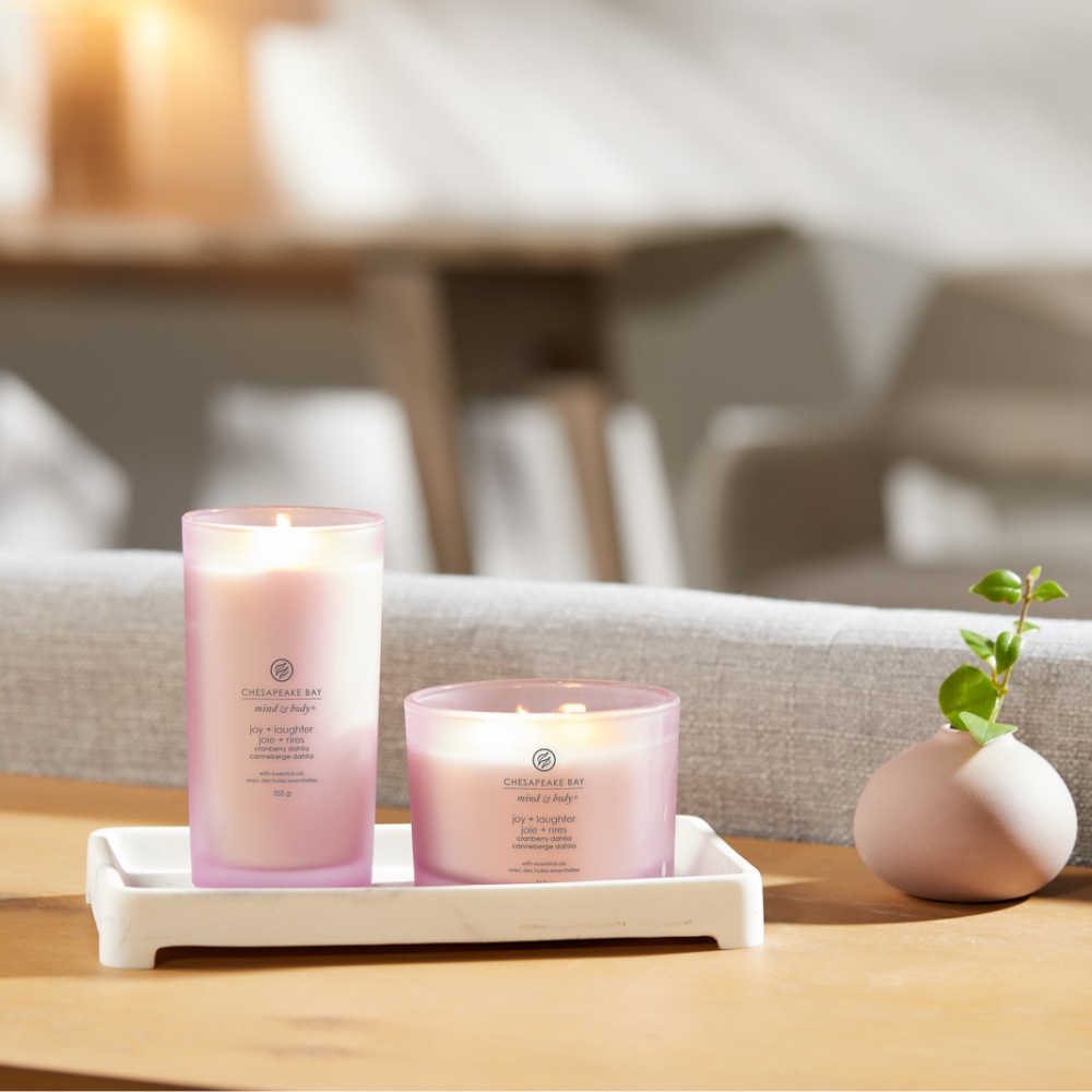 Joy & Laughter (Cranberry Dahlia) - Tumbler Large von Chesapeake Bay