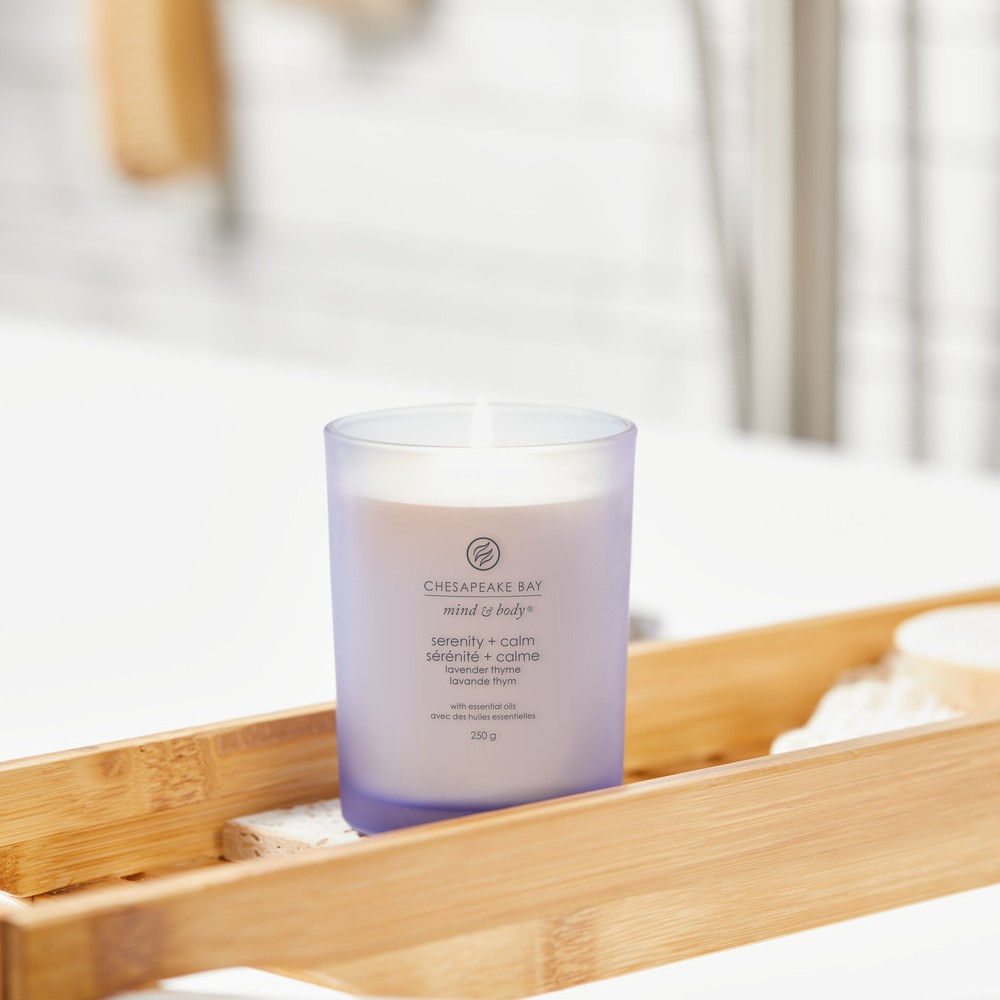 Serenity & Calm (Lavender Thyme) - Tumbler Medium von Chesapeake Bay