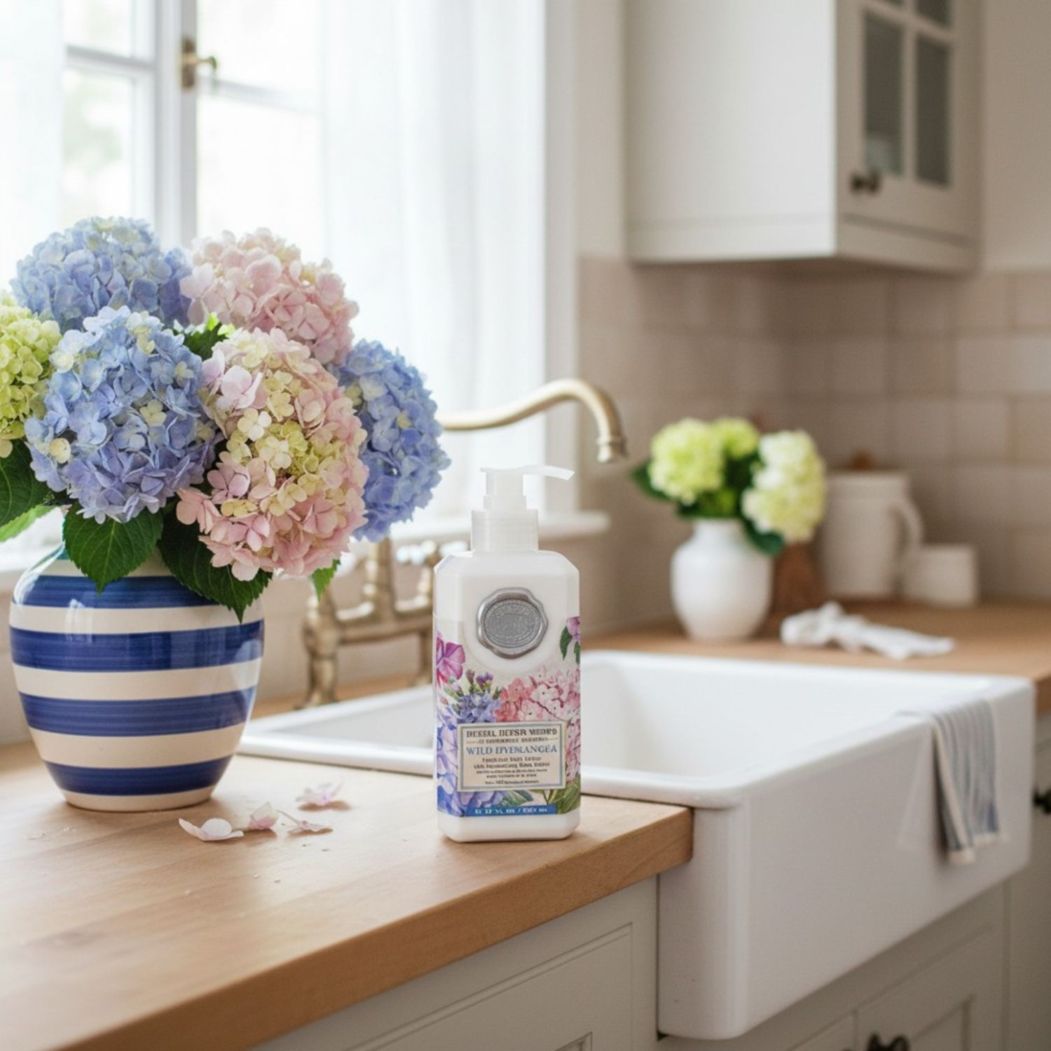 Body Lotion - Wild Hydrangea - 354ml von Michel Design Works