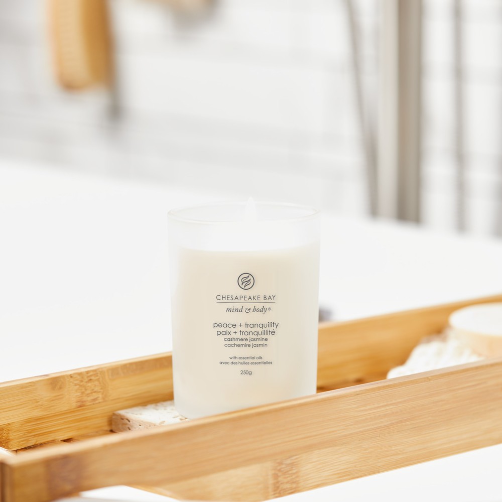 Peace & Tranquility (Cashmere Jasmine) - Tumbler Medium von Chesapeake Bay